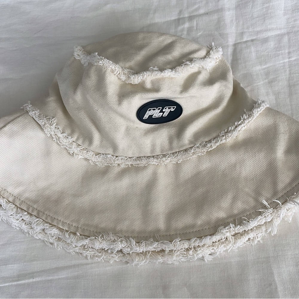 Pretty little thing bucket hat